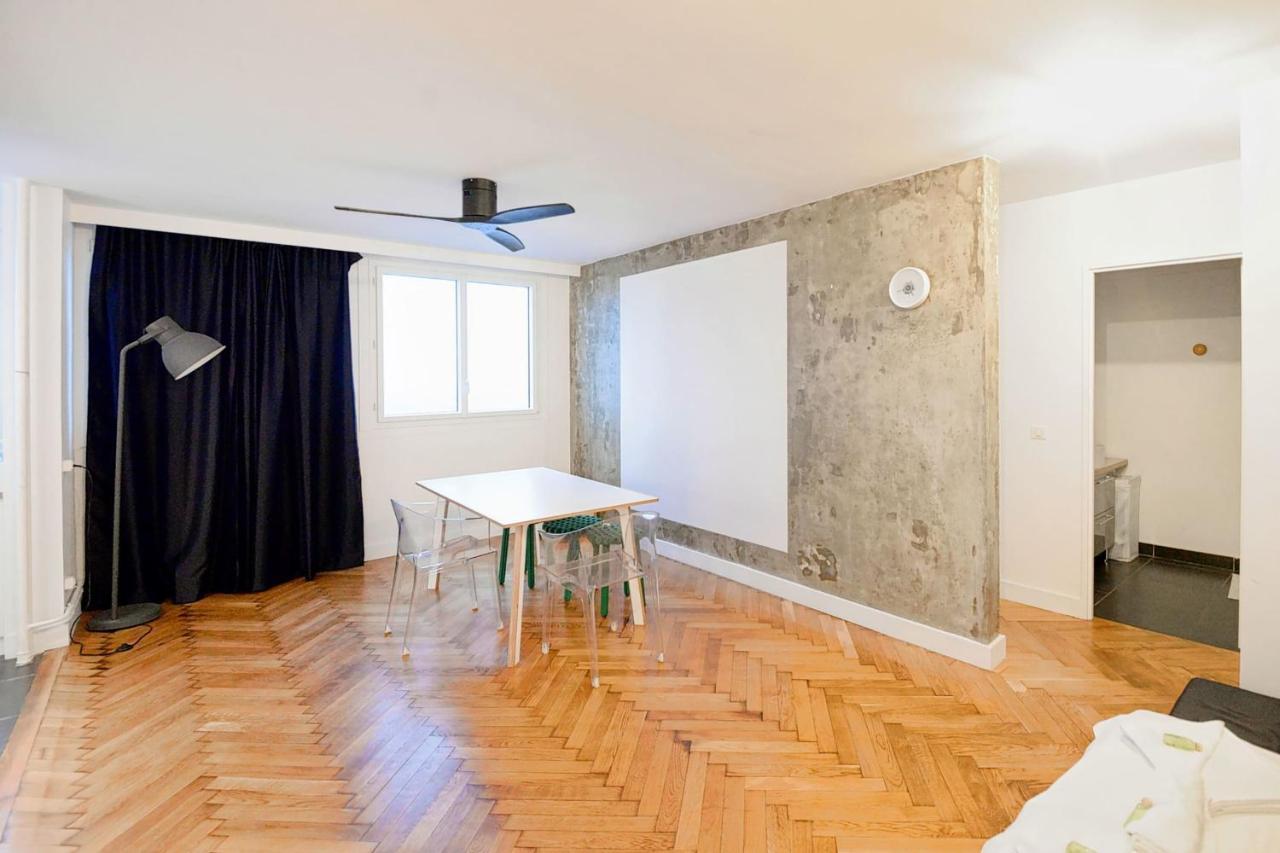 Apt In Height On The Canal View On All Parigi